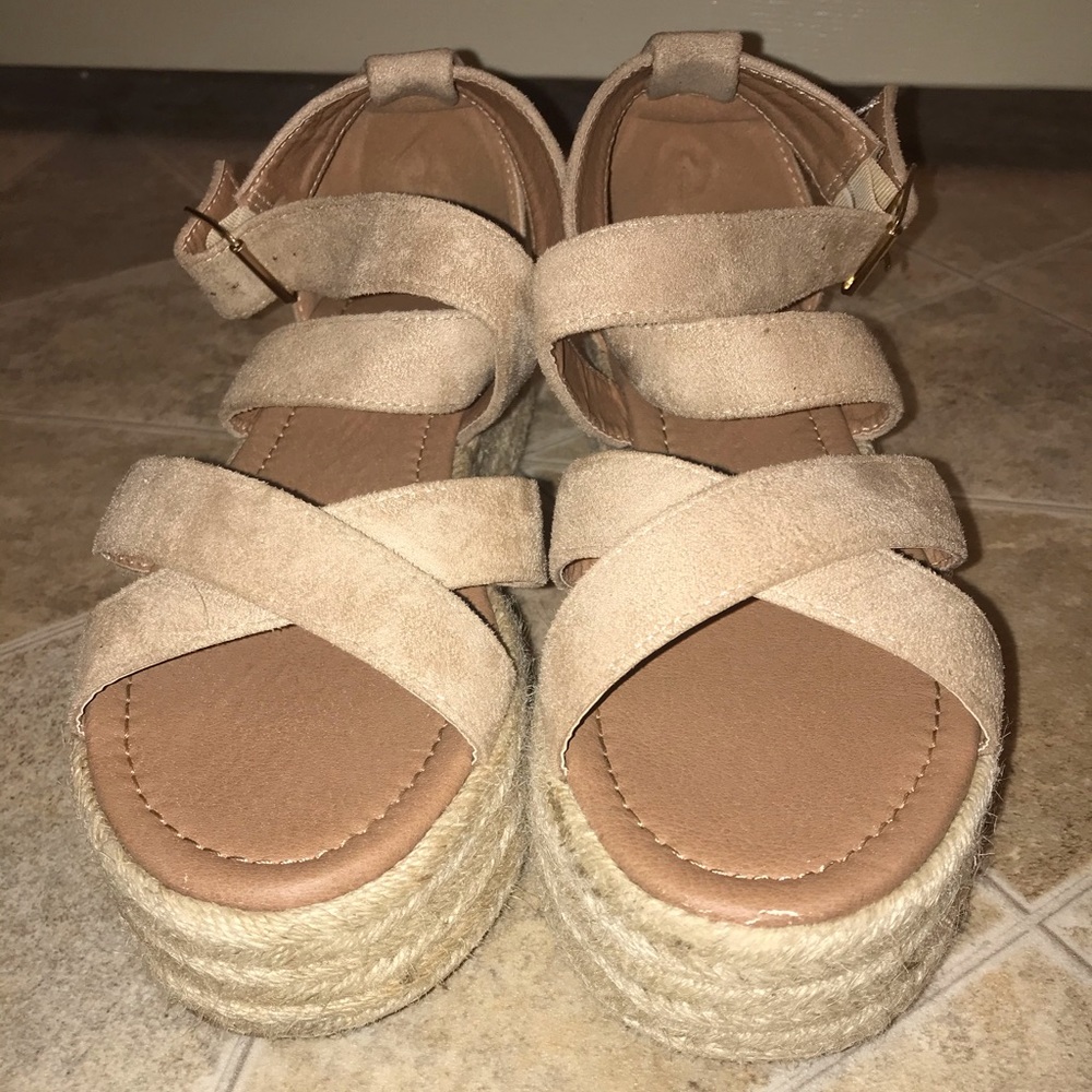 Nude wedges